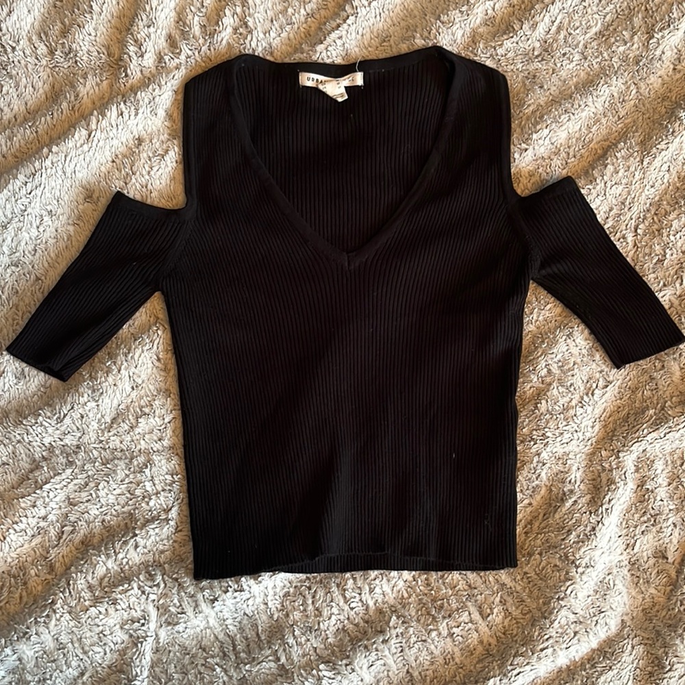 Shoulder cut out top